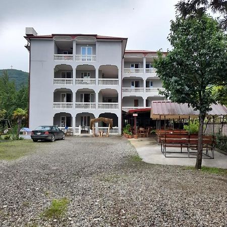 Beliy Dom Hotel Kvariati Bagian luar foto