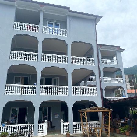 Beliy Dom Hotel Kvariati Bagian luar foto