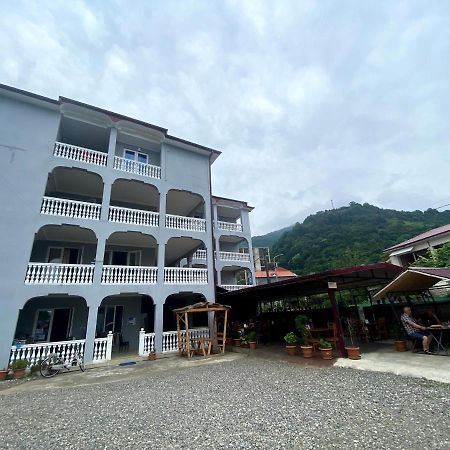Beliy Dom Hotel Kvariati Bagian luar foto