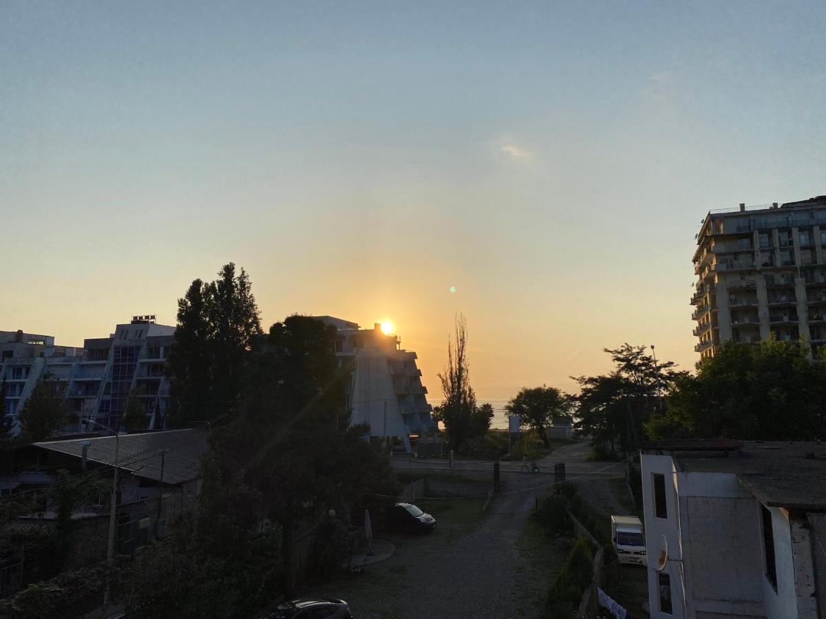 Beliy Dom Hotel Kvariati Bagian luar foto