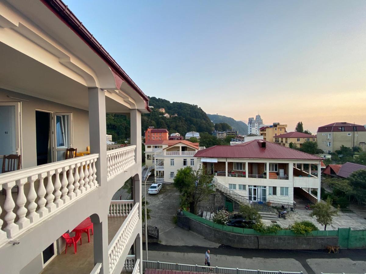 Beliy Dom Hotel Kvariati Bagian luar foto
