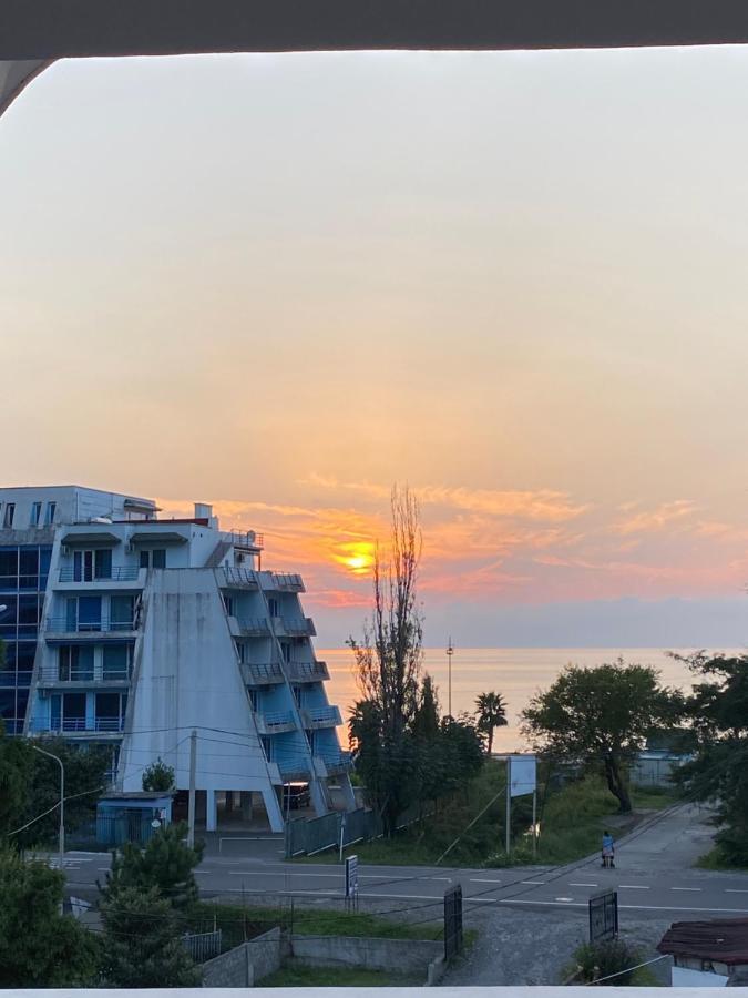 Beliy Dom Hotel Kvariati Bagian luar foto