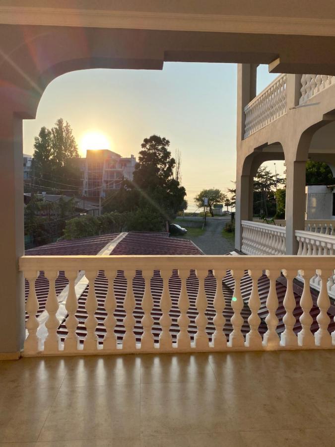 Beliy Dom Hotel Kvariati Bagian luar foto