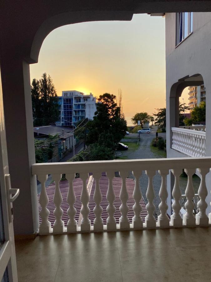 Beliy Dom Hotel Kvariati Bagian luar foto