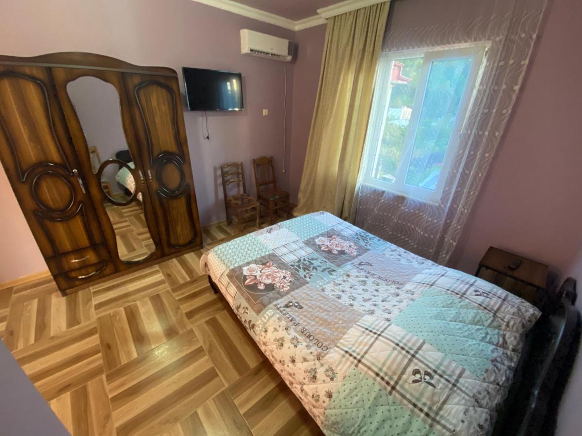 Beliy Dom Hotel Kvariati Bagian luar foto