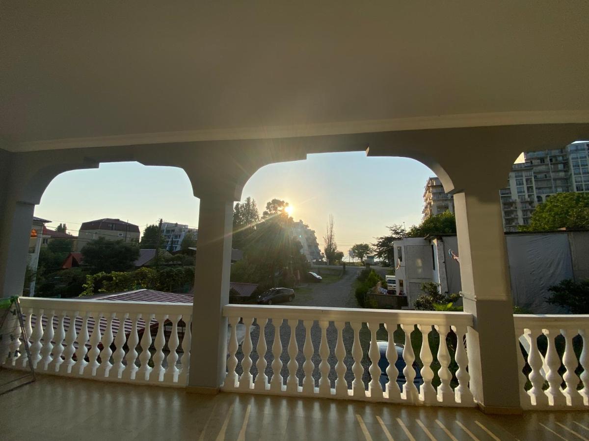 Beliy Dom Hotel Kvariati Bagian luar foto