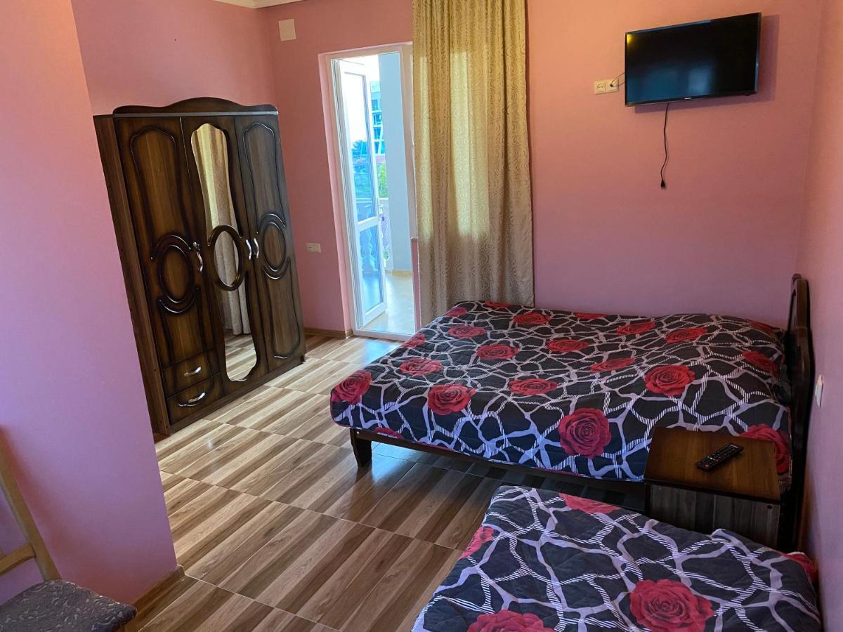Beliy Dom Hotel Kvariati Bagian luar foto