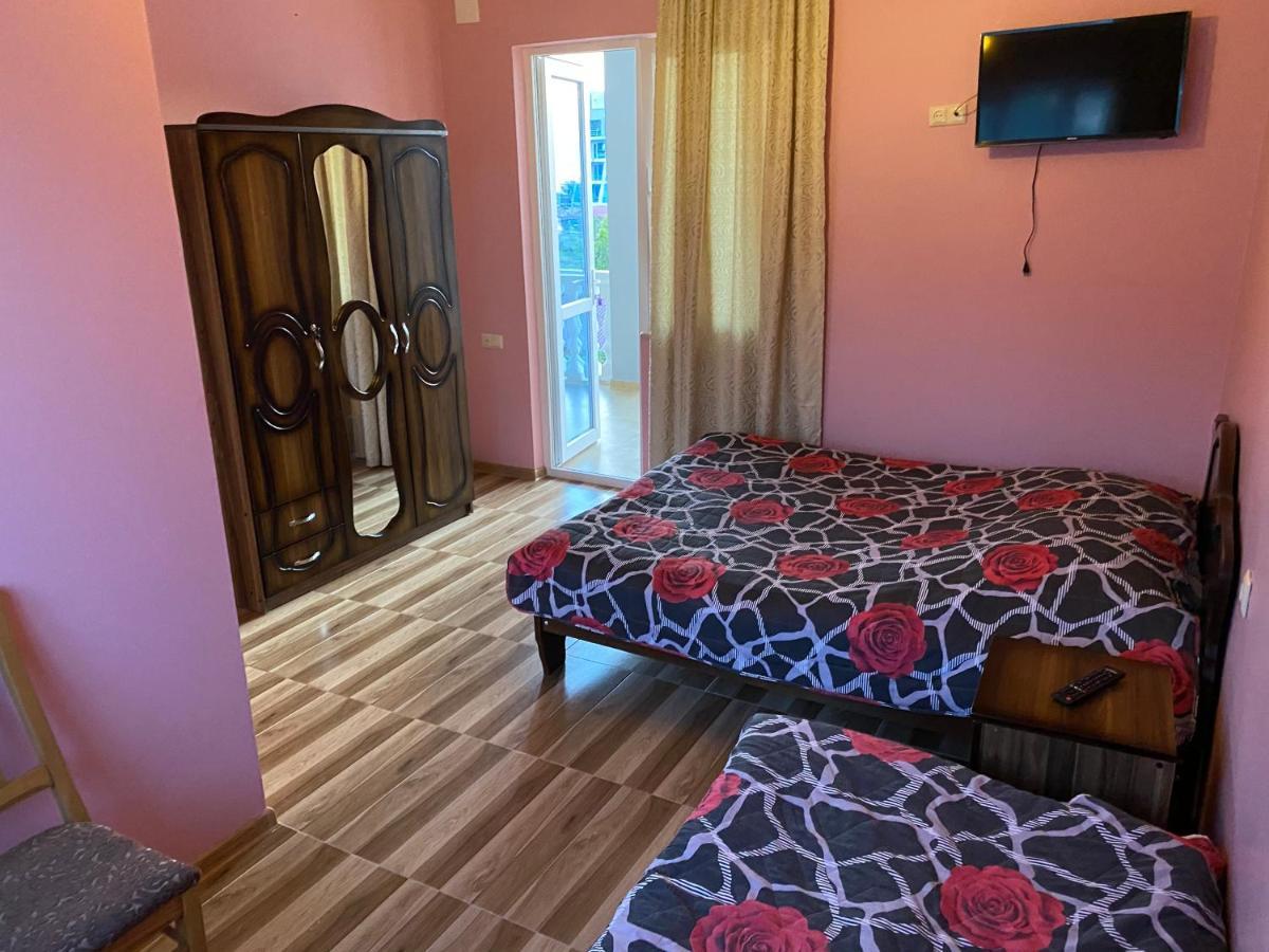Beliy Dom Hotel Kvariati Bagian luar foto