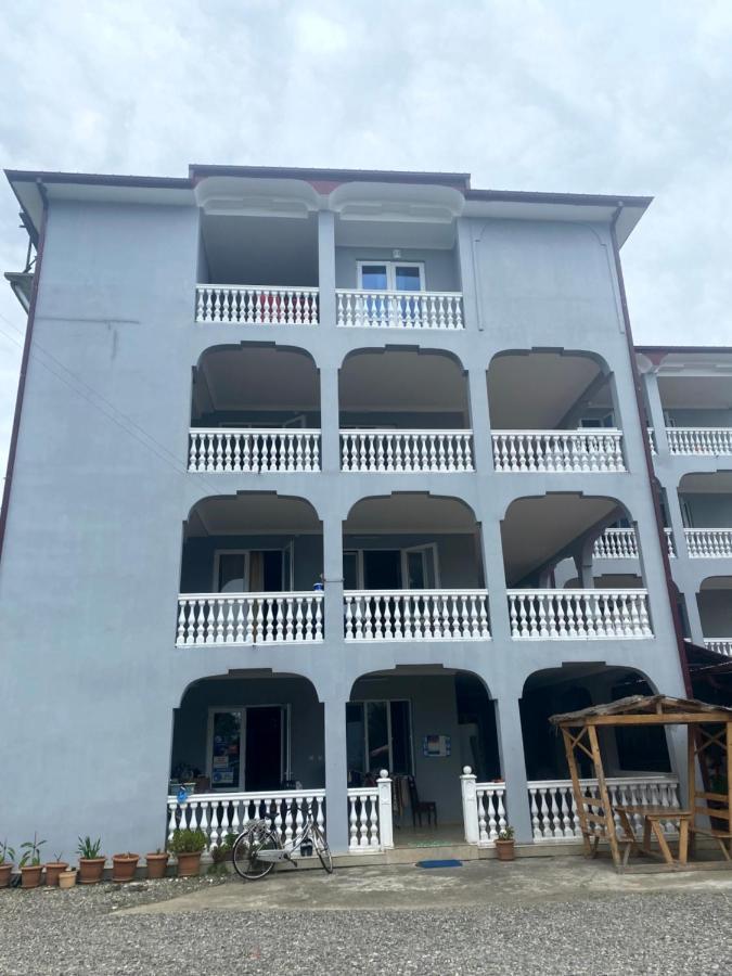 Beliy Dom Hotel Kvariati Bagian luar foto