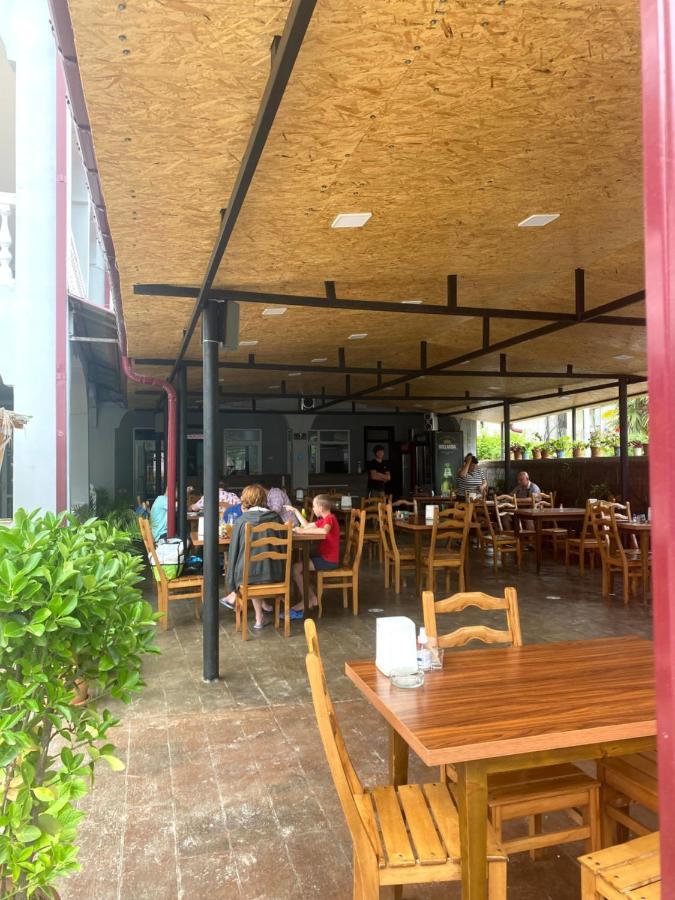 Beliy Dom Hotel Kvariati Bagian luar foto