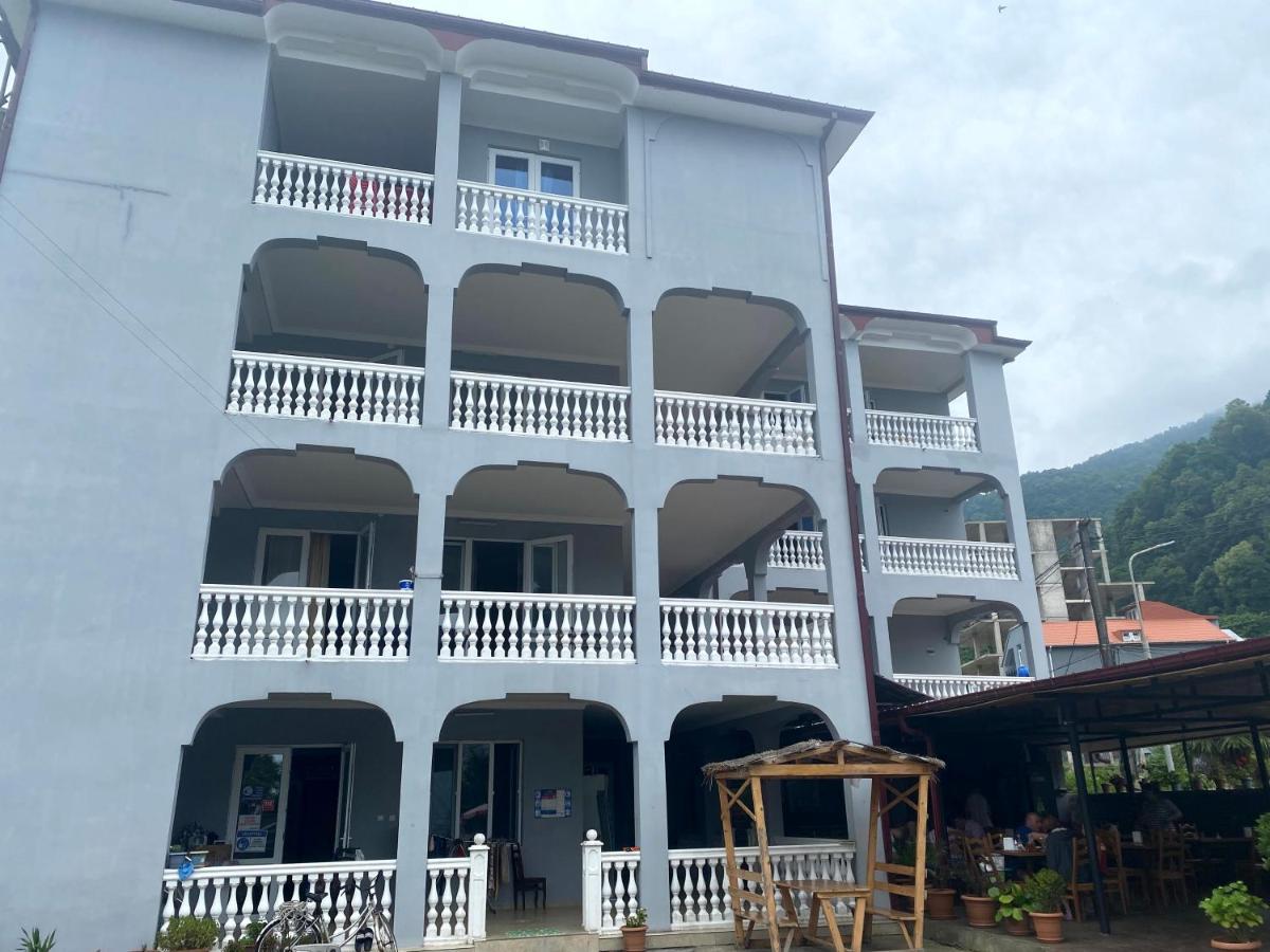 Beliy Dom Hotel Kvariati Bagian luar foto