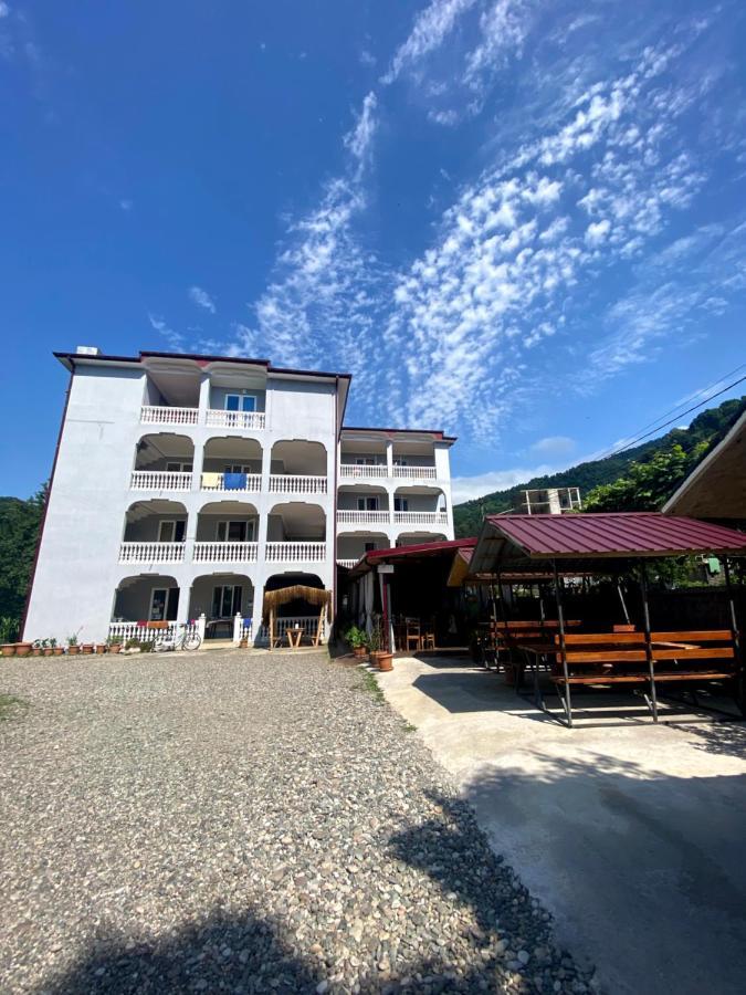 Beliy Dom Hotel Kvariati Bagian luar foto