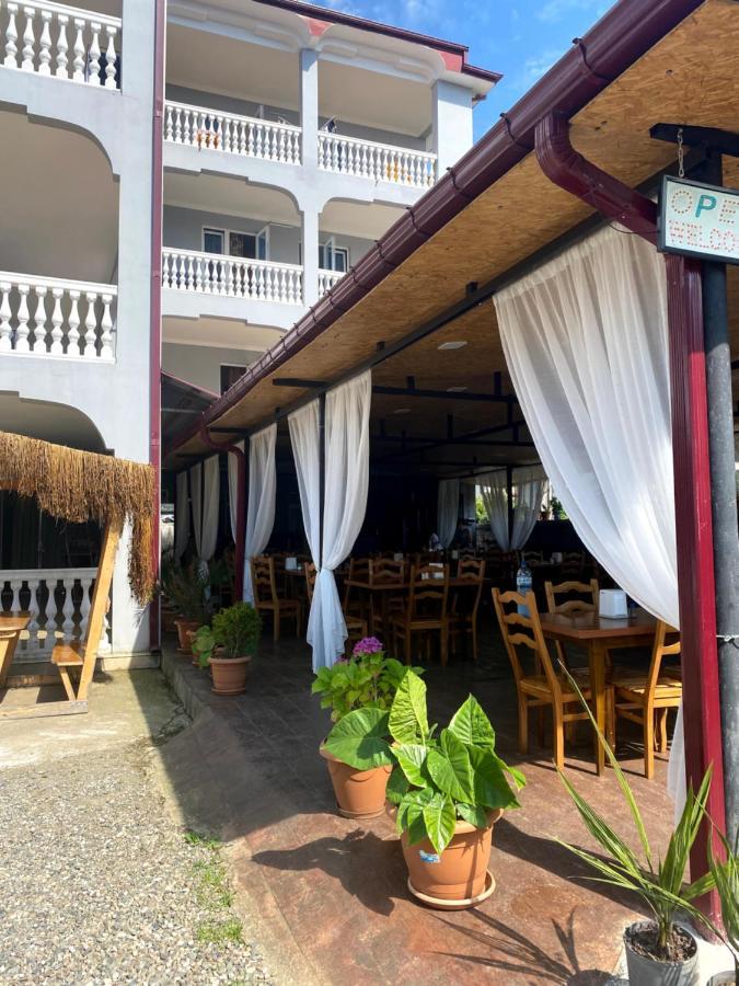 Beliy Dom Hotel Kvariati Bagian luar foto