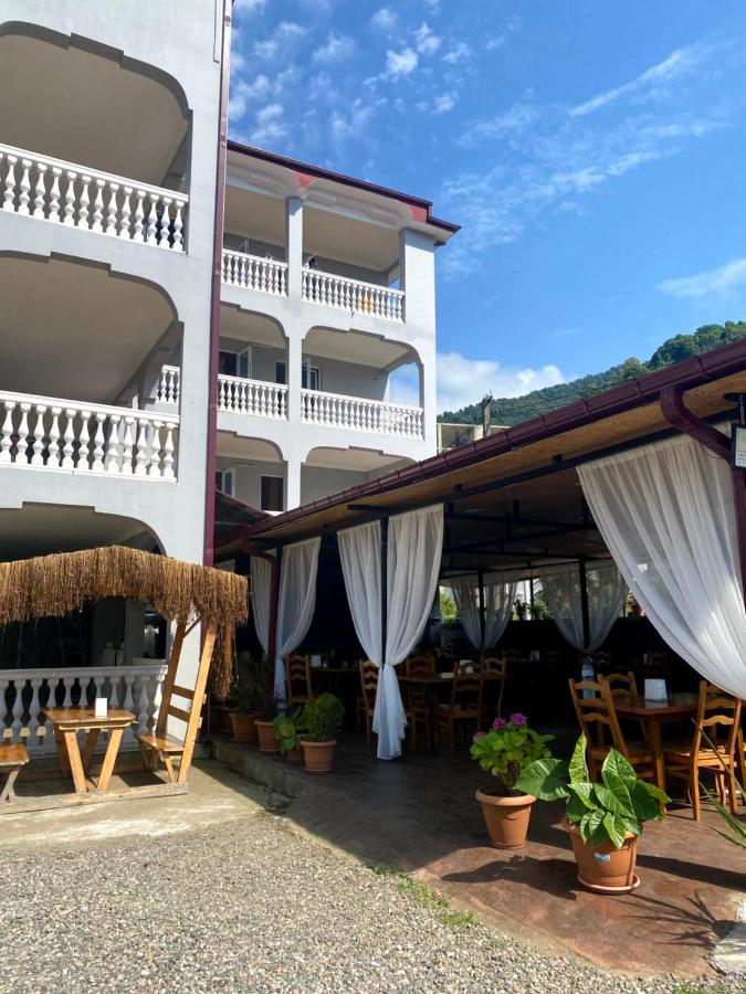 Beliy Dom Hotel Kvariati Bagian luar foto