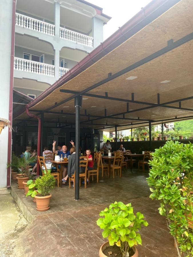 Beliy Dom Hotel Kvariati Bagian luar foto