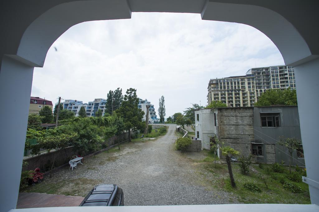 Beliy Dom Hotel Kvariati Bagian luar foto
