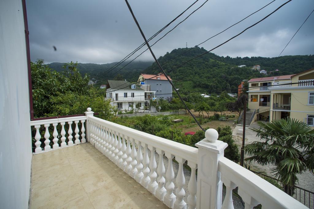 Beliy Dom Hotel Kvariati Bagian luar foto