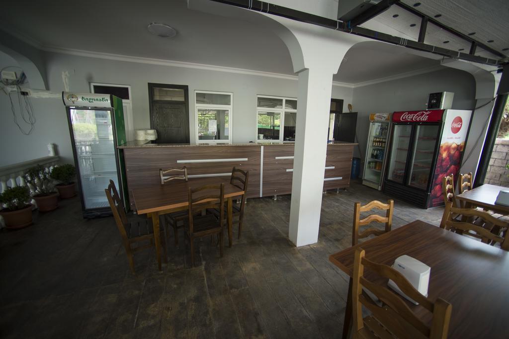 Beliy Dom Hotel Kvariati Bagian luar foto
