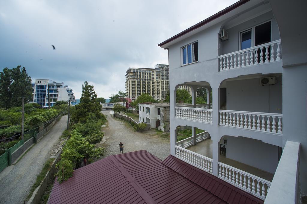 Beliy Dom Hotel Kvariati Bagian luar foto