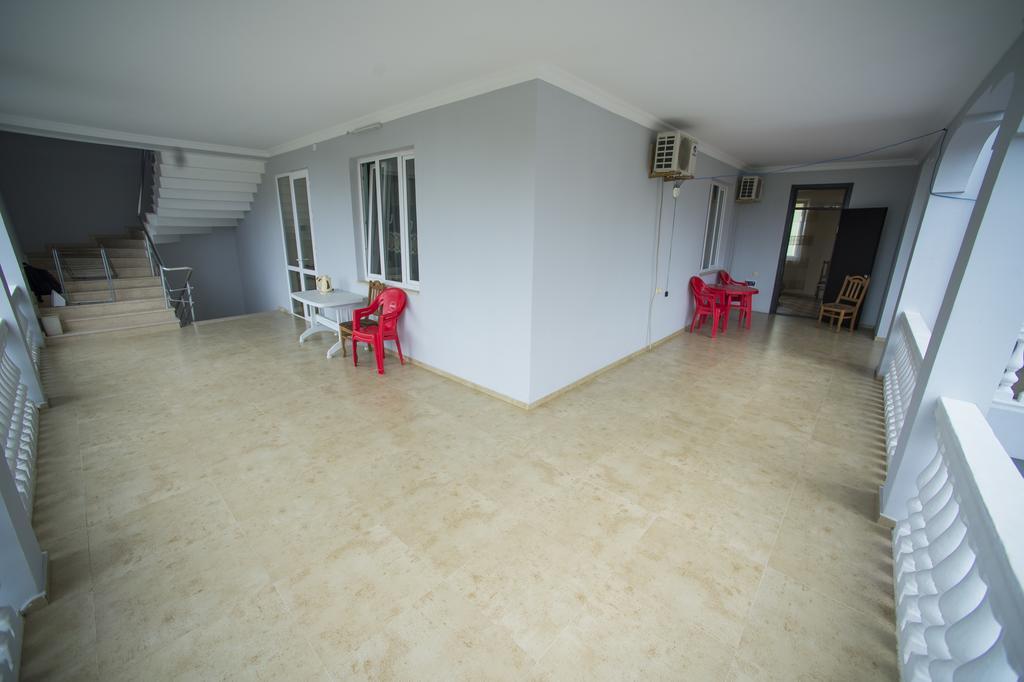 Beliy Dom Hotel Kvariati Bagian luar foto