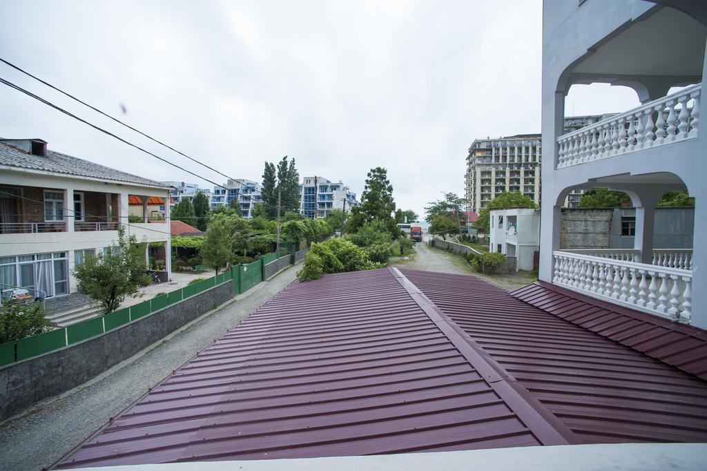 Beliy Dom Hotel Kvariati Bagian luar foto